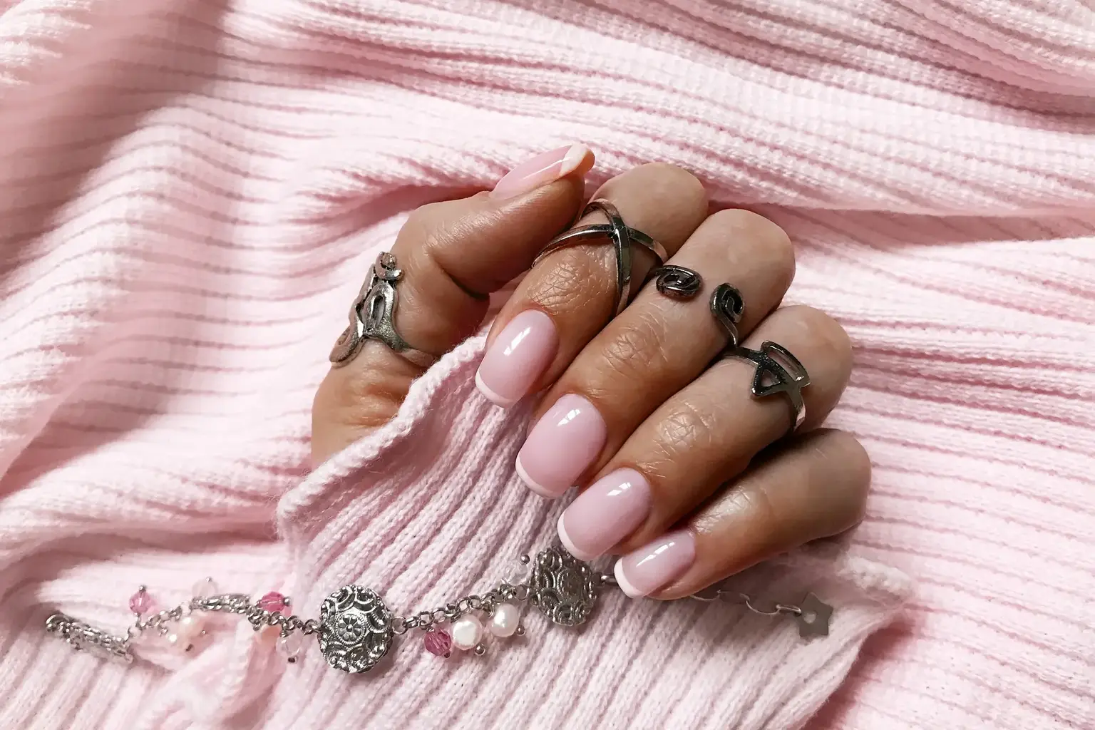 Estructuras con gel para uñas en Centro de Estética Acuari en Dénia
