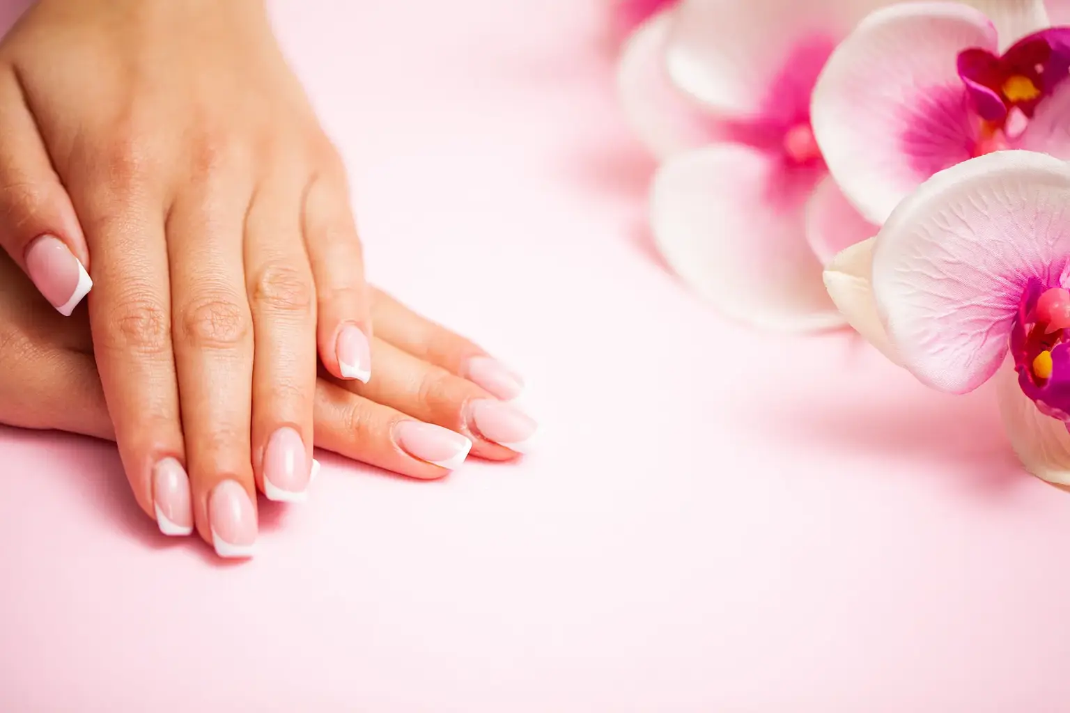 Manicura semipermanente en Centro de Estética Acuari en Dénia